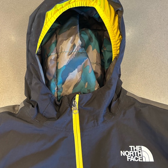 The North Face Black and Yellow Hooded Jacket - Picture 2 of 6